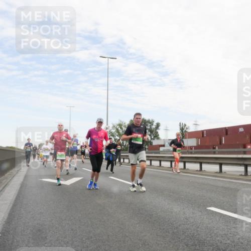 03.10.2025 - Köhlbrandbrückenlauf Matties Gatica Varas http://msf.ph/oto/9171970 03.10.2025 15:19:01 Position 3  meine-sportfotos.de