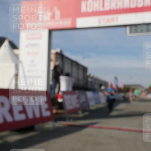 03.10.2025 - Köhlbrandbrückenlauf Matties Gatica Varas http://msf.ph/oto/9171977 03.10.2025 10:40:01 Ziel 2479, 2839, 2931 meine-sportfotos.de