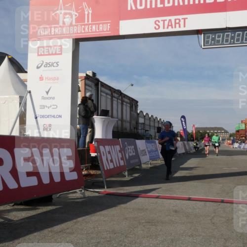 03.10.2025 - Köhlbrandbrückenlauf Matties Gatica Varas http://msf.ph/oto/9171979 03.10.2025 10:40:02 Ziel 2479, 2839, 2931 meine-sportfotos.de