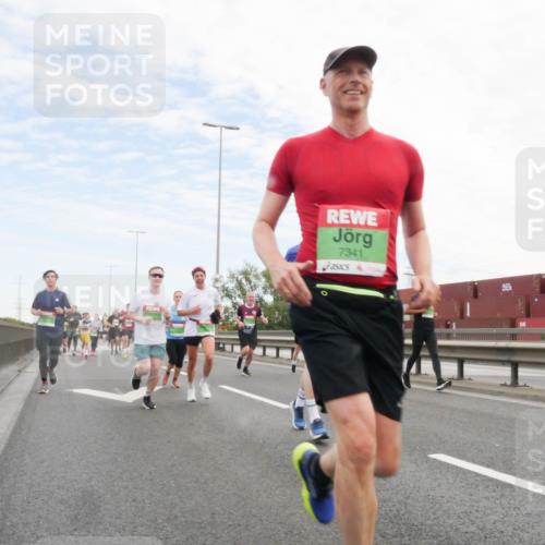 03.10.2025 - Köhlbrandbrückenlauf Matties Gatica Varas http://msf.ph/oto/9171984 03.10.2025 15:19:04 Position 3 7341 meine-sportfotos.de