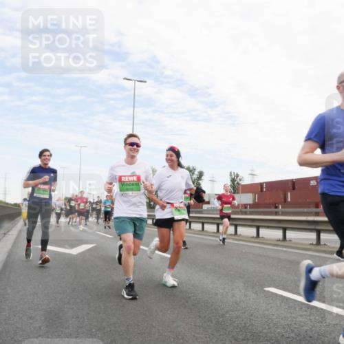 03.10.2025 - Köhlbrandbrückenlauf Matties Gatica Varas http://msf.ph/oto/9171987 03.10.2025 15:19:05 Position 3 8005 meine-sportfotos.de