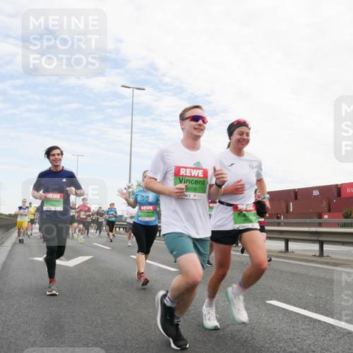 03.10.2025 - Köhlbrandbrückenlauf Matties Gatica Varas http://msf.ph/oto/9171989 03.10.2025 15:19:06 Position 3 8005 meine-sportfotos.de