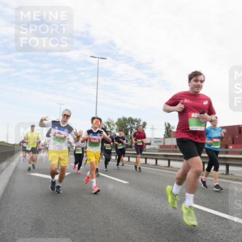 03.10.2025 - Köhlbrandbrückenlauf Matties Gatica Varas http://msf.ph/oto/9172005 03.10.2025 15:19:09 Position 3  meine-sportfotos.de