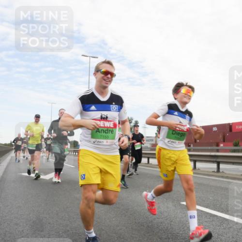 03.10.2025 - Köhlbrandbrückenlauf Matties Gatica Varas http://msf.ph/oto/9172009 03.10.2025 15:19:10 Position 3 7154, 7153 meine-sportfotos.de