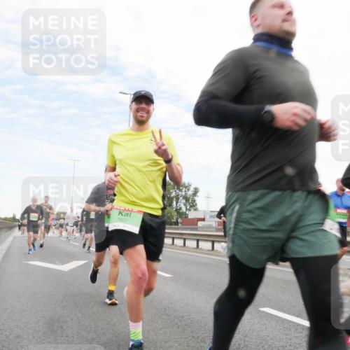 03.10.2025 - Köhlbrandbrückenlauf Matties Gatica Varas http://msf.ph/oto/9172017 03.10.2025 15:19:12 Position 3 7607 meine-sportfotos.de