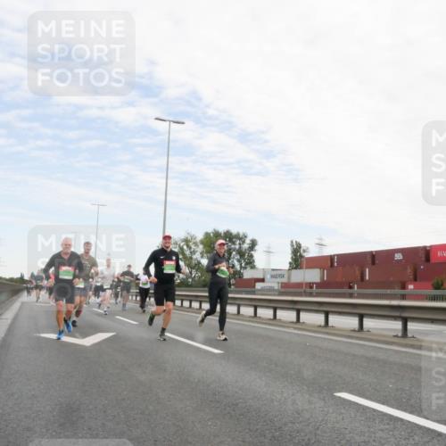 03.10.2025 - Köhlbrandbrückenlauf Matties Gatica Varas http://msf.ph/oto/9172023 03.10.2025 15:19:14 Position 3  meine-sportfotos.de