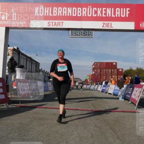03.10.2025 - Köhlbrandbrückenlauf Matties Gatica Varas http://msf.ph/oto/9172024 03.10.2025 10:40:21 Ziel 2516, 2926, 2927, 2928 meine-sportfotos.de