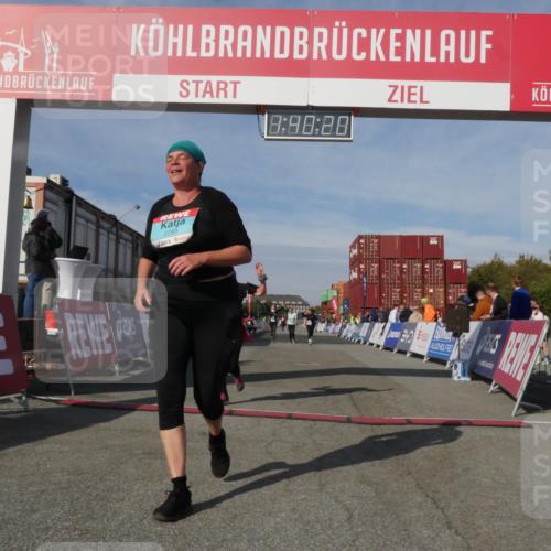 03.10.2025 - Köhlbrandbrückenlauf Matties Gatica Varas http://msf.ph/oto/9172026 03.10.2025 10:40:22 Ziel 2516, 2926, 2927, 2928 meine-sportfotos.de