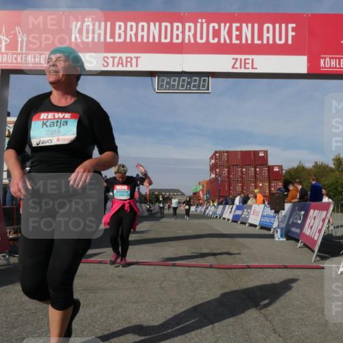 03.10.2025 - Köhlbrandbrückenlauf Matties Gatica Varas http://msf.ph/oto/9172028 03.10.2025 10:40:22 Ziel 2516, 2926, 2927, 2928 meine-sportfotos.de