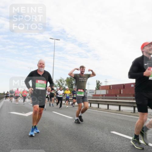 03.10.2025 - Köhlbrandbrückenlauf Matties Gatica Varas http://msf.ph/oto/9172031 03.10.2025 15:19:16 Position 3 111, 9095 meine-sportfotos.de