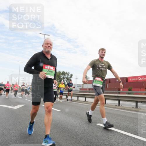 03.10.2025 - Köhlbrandbrückenlauf Matties Gatica Varas http://msf.ph/oto/9172033 03.10.2025 15:19:16 Position 3 9095 meine-sportfotos.de