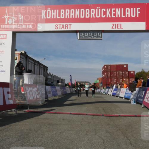 03.10.2025 - Köhlbrandbrückenlauf Matties Gatica Varas http://msf.ph/oto/9172036 03.10.2025 10:40:25 Ziel 2926, 2927, 2928 meine-sportfotos.de