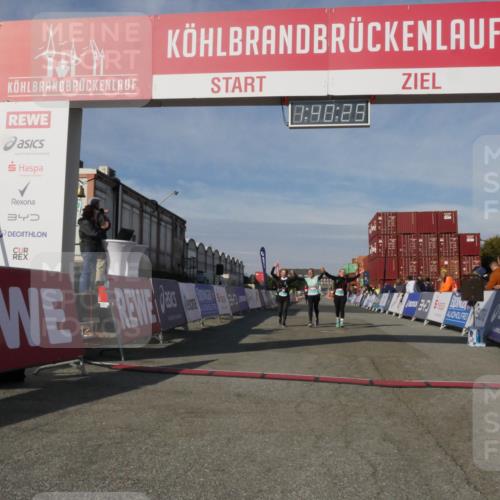03.10.2025 - Köhlbrandbrückenlauf Matties Gatica Varas http://msf.ph/oto/9172040 03.10.2025 10:40:26 Ziel 2926, 2927, 2928 meine-sportfotos.de