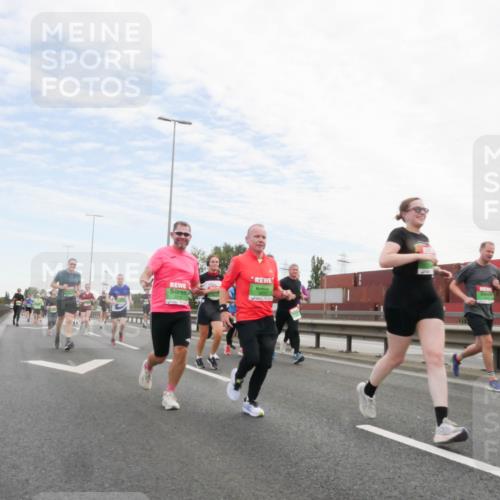 03.10.2025 - Köhlbrandbrückenlauf Matties Gatica Varas http://msf.ph/oto/9172049 03.10.2025 15:19:20 Position 3  meine-sportfotos.de