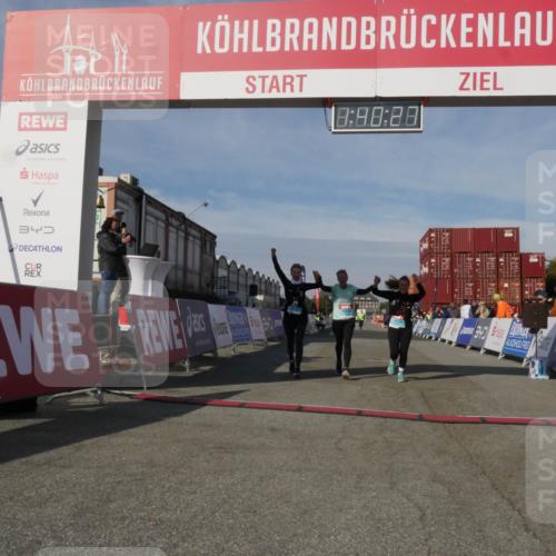 03.10.2025 - Köhlbrandbrückenlauf Matties Gatica Varas http://msf.ph/oto/9172050 03.10.2025 10:40:29 Ziel 2926, 2927, 2928 meine-sportfotos.de
