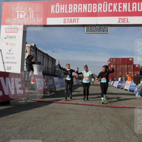 03.10.2025 - Köhlbrandbrückenlauf Matties Gatica Varas http://msf.ph/oto/9172054 03.10.2025 10:40:30 Ziel 2926, 2927, 2928 meine-sportfotos.de