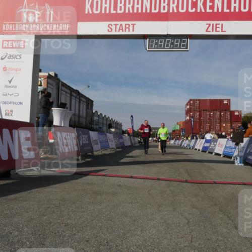 03.10.2025 - Köhlbrandbrückenlauf Matties Gatica Varas http://msf.ph/oto/9172064 03.10.2025 10:40:44 Ziel 2480, 3319, 3349 meine-sportfotos.de