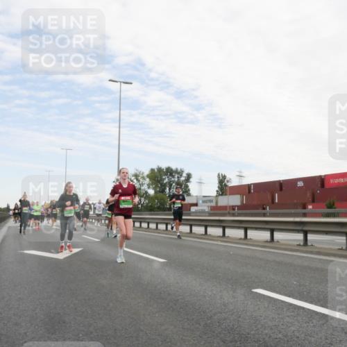 03.10.2025 - Köhlbrandbrückenlauf Matties Gatica Varas http://msf.ph/oto/9172065 03.10.2025 15:19:24 Position 3  meine-sportfotos.de