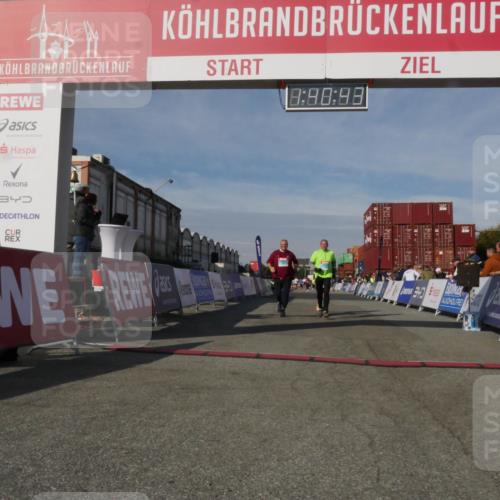 03.10.2025 - Köhlbrandbrückenlauf Matties Gatica Varas http://msf.ph/oto/9172068 03.10.2025 10:40:45 Ziel 2480, 3319, 3349 meine-sportfotos.de