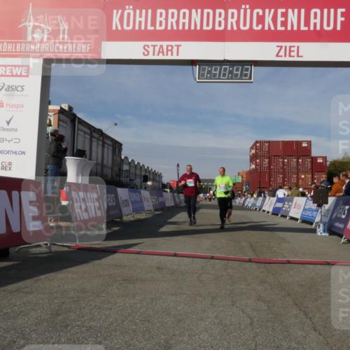 03.10.2025 - Köhlbrandbrückenlauf Matties Gatica Varas http://msf.ph/oto/9172070 03.10.2025 10:40:45 Ziel 2480, 3319, 3349 meine-sportfotos.de