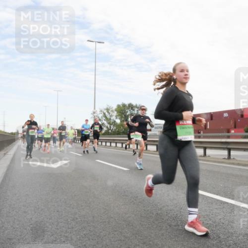 03.10.2025 - Köhlbrandbrückenlauf Matties Gatica Varas http://msf.ph/oto/9172075 03.10.2025 15:19:26 Position 3 7136 meine-sportfotos.de