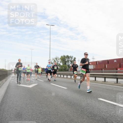 03.10.2025 - Köhlbrandbrückenlauf Matties Gatica Varas http://msf.ph/oto/9172077 03.10.2025 15:19:27 Position 3  meine-sportfotos.de