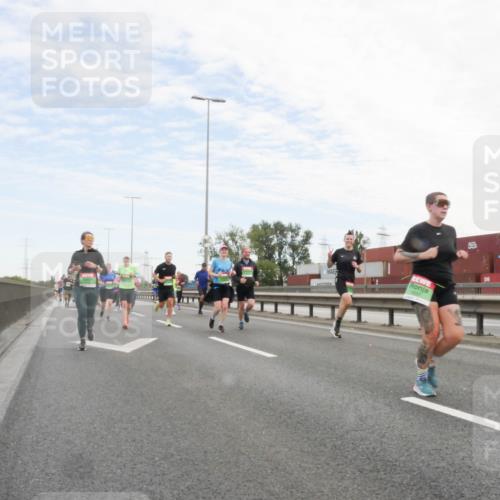 03.10.2025 - Köhlbrandbrückenlauf Matties Gatica Varas http://msf.ph/oto/9172080 03.10.2025 15:19:27 Position 3  meine-sportfotos.de