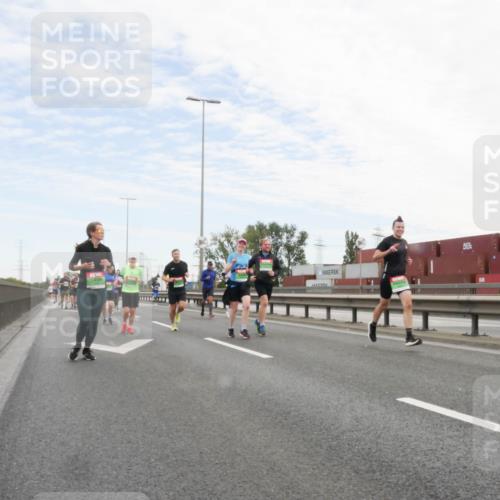 03.10.2025 - Köhlbrandbrückenlauf Matties Gatica Varas http://msf.ph/oto/9172082 03.10.2025 15:19:28 Position 3  meine-sportfotos.de