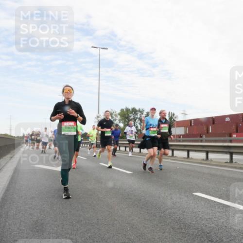03.10.2025 - Köhlbrandbrückenlauf Matties Gatica Varas http://msf.ph/oto/9172086 03.10.2025 15:19:29 Position 3 18 meine-sportfotos.de