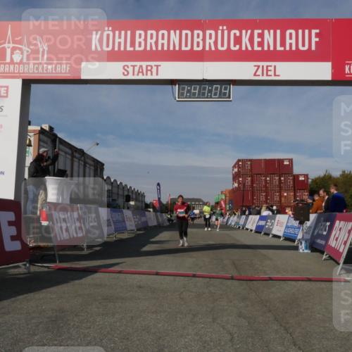 03.10.2025 - Köhlbrandbrückenlauf Matties Gatica Varas http://msf.ph/oto/9172087 03.10.2025 10:41:06 Ziel 2223, 2260, 2485, 3377 meine-sportfotos.de
