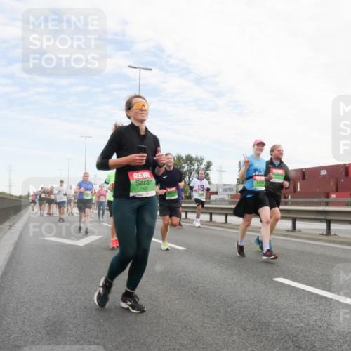 03.10.2025 - Köhlbrandbrückenlauf Matties Gatica Varas http://msf.ph/oto/9172088 03.10.2025 15:19:29 Position 3 7497 meine-sportfotos.de