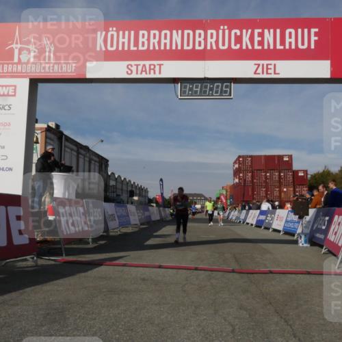 03.10.2025 - Köhlbrandbrückenlauf Matties Gatica Varas http://msf.ph/oto/9172089 03.10.2025 10:41:07 Ziel 2223, 2260, 2485, 3377 meine-sportfotos.de