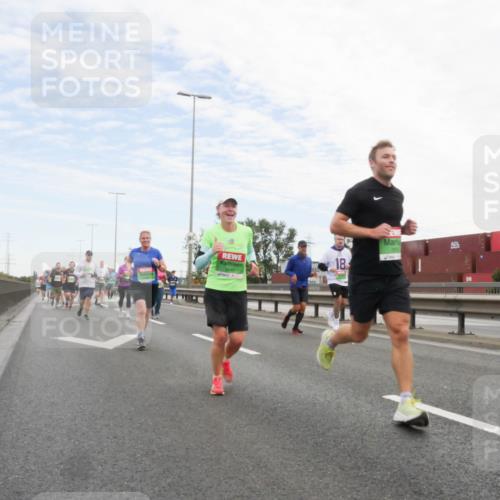 03.10.2025 - Köhlbrandbrückenlauf Matties Gatica Varas http://msf.ph/oto/9172091 03.10.2025 15:19:30 Position 3 9547, 18 meine-sportfotos.de