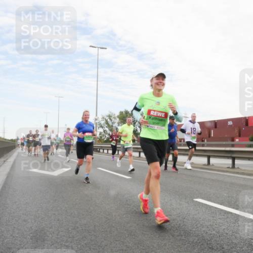03.10.2025 - Köhlbrandbrückenlauf Matties Gatica Varas http://msf.ph/oto/9172092 03.10.2025 15:19:30 Position 3 9547, 18 meine-sportfotos.de