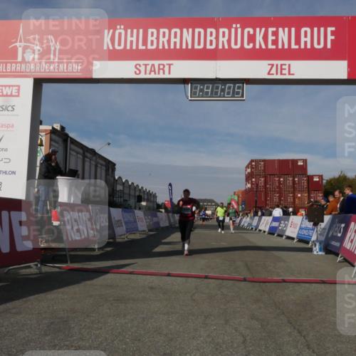 03.10.2025 - Köhlbrandbrückenlauf Matties Gatica Varas http://msf.ph/oto/9172094 03.10.2025 10:41:07 Ziel 2223, 2260, 2485, 3377 meine-sportfotos.de