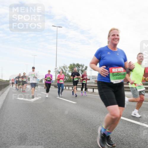 03.10.2025 - Köhlbrandbrückenlauf Matties Gatica Varas http://msf.ph/oto/9172097 03.10.2025 15:19:32 Position 3 8983 meine-sportfotos.de