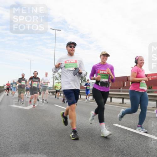03.10.2025 - Köhlbrandbrückenlauf Matties Gatica Varas http://msf.ph/oto/9172107 03.10.2025 15:19:34 Position 3 7246, 7194 meine-sportfotos.de