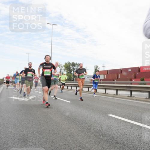 03.10.2025 - Köhlbrandbrückenlauf Matties Gatica Varas http://msf.ph/oto/9172112 03.10.2025 15:19:35 Position 3  meine-sportfotos.de