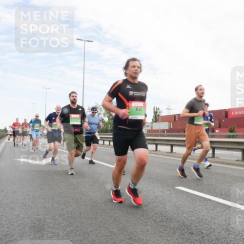 03.10.2025 - Köhlbrandbrückenlauf Matties Gatica Varas http://msf.ph/oto/9172116 03.10.2025 15:19:36 Position 3 7466 meine-sportfotos.de