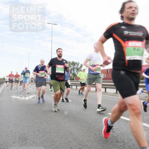 03.10.2025 - Köhlbrandbrückenlauf Matties Gatica Varas http://msf.ph/oto/9172118 03.10.2025 15:19:37 Position 3 7619 meine-sportfotos.de