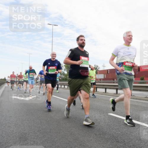 03.10.2025 - Köhlbrandbrückenlauf Matties Gatica Varas http://msf.ph/oto/9172121 03.10.2025 15:19:37 Position 3  meine-sportfotos.de
