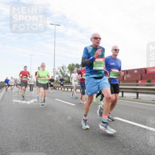 03.10.2025 - Köhlbrandbrückenlauf Matties Gatica Varas http://msf.ph/oto/9172129 03.10.2025 15:19:40 Position 3 7797 meine-sportfotos.de