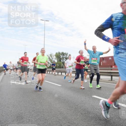 03.10.2025 - Köhlbrandbrückenlauf Matties Gatica Varas http://msf.ph/oto/9172131 03.10.2025 15:19:40 Position 3  meine-sportfotos.de