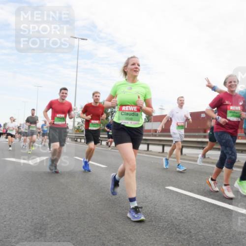 03.10.2025 - Köhlbrandbrückenlauf Matties Gatica Varas http://msf.ph/oto/9172135 03.10.2025 15:19:41 Position 3 9548, 18, 8904 meine-sportfotos.de