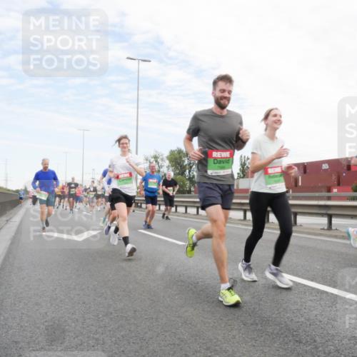 03.10.2025 - Köhlbrandbrückenlauf Matties Gatica Varas http://msf.ph/oto/9172146 03.10.2025 15:19:44 Position 3  meine-sportfotos.de