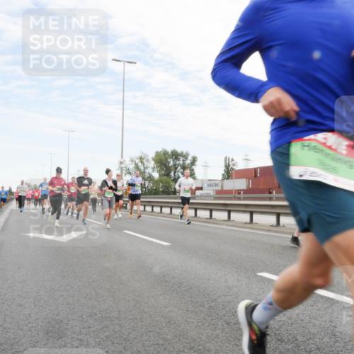 03.10.2025 - Köhlbrandbrückenlauf Matties Gatica Varas http://msf.ph/oto/9172160 03.10.2025 15:19:47 Position 3  meine-sportfotos.de