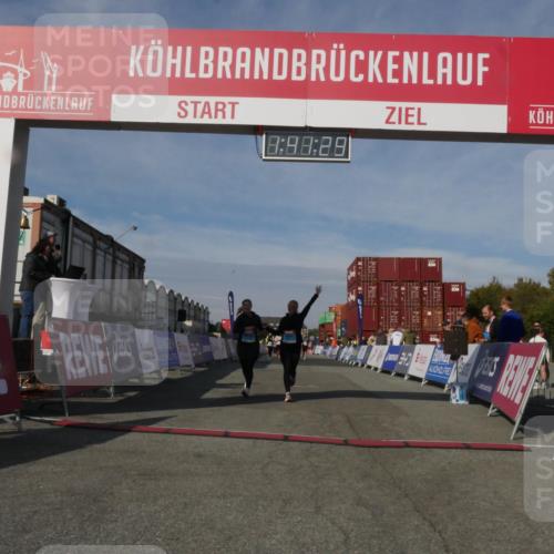 03.10.2025 - Köhlbrandbrückenlauf Matties Gatica Varas http://msf.ph/oto/9172161 03.10.2025 10:41:31 Ziel 2199, 2547, 3373, 3374 meine-sportfotos.de