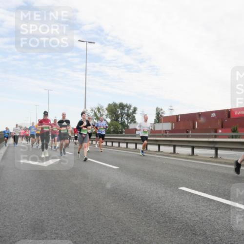 03.10.2025 - Köhlbrandbrückenlauf Matties Gatica Varas http://msf.ph/oto/9172162 03.10.2025 15:19:47 Position 3  meine-sportfotos.de