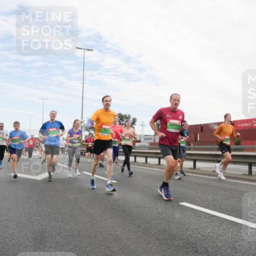03.10.2025 - Köhlbrandbrückenlauf Matties Gatica Varas http://msf.ph/oto/9172177 03.10.2025 15:19:51 Position 3  meine-sportfotos.de