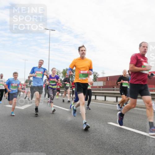 03.10.2025 - Köhlbrandbrückenlauf Matties Gatica Varas http://msf.ph/oto/9172179 03.10.2025 15:19:52 Position 3  meine-sportfotos.de